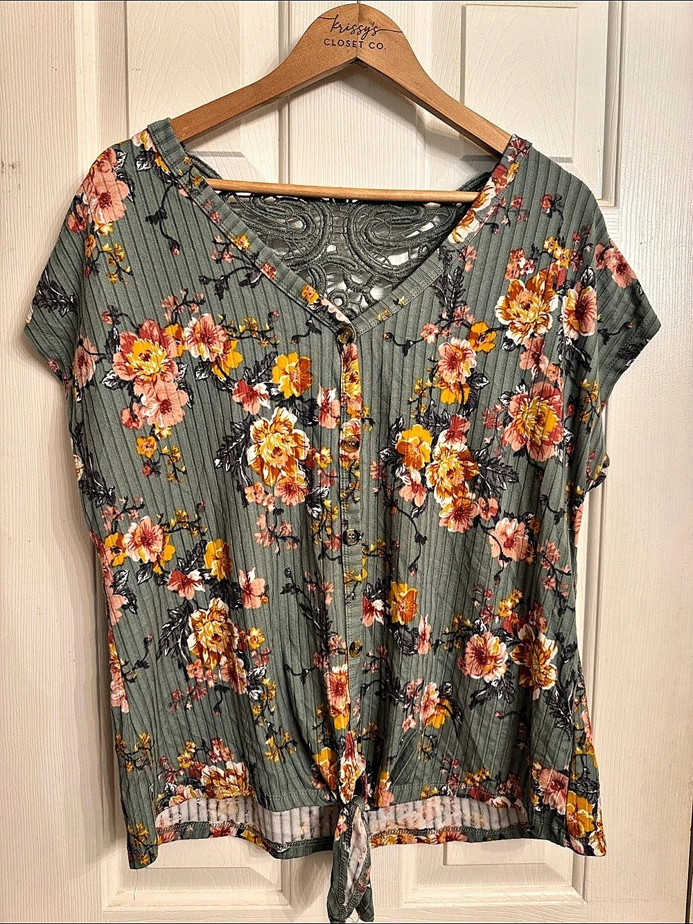 Bobbie Brooks Floral Blouse Size 1X Like New
